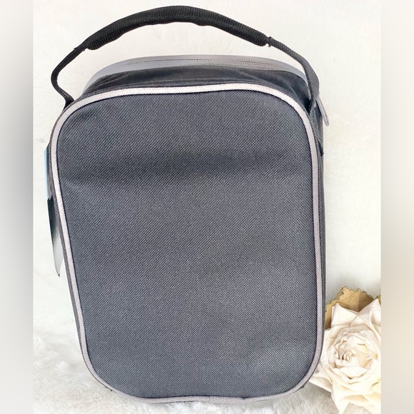 New with tags roomy lunch box w/sturdy Handle Black with Grey. Insulated unisex - Picture 3 of 4